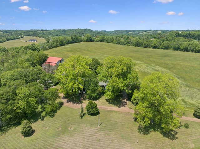 4929 Snow Creek Rd, Santa Fe, TN 38482