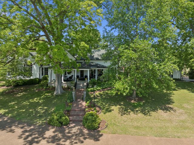 4929 Snow Creek Rd, Santa Fe, TN 38482