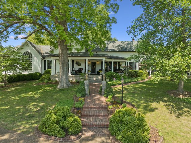 4929 Snow Creek Rd, Santa Fe, TN 38482