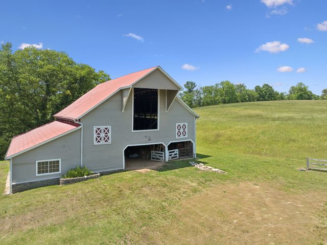 4929 Snow Creek Rd, Santa Fe, TN 38482