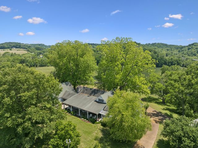 4929 Snow Creek Rd, Santa Fe, TN 38482