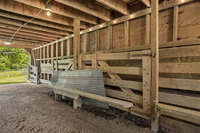 4929 Snow Creek Rd, Santa Fe, TN 38482