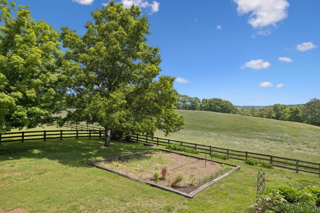 4929 Snow Creek Rd, Santa Fe, TN 38482