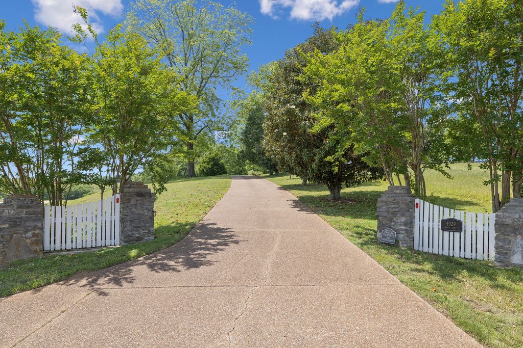 4929 Snow Creek Rd, Santa Fe, TN 38482