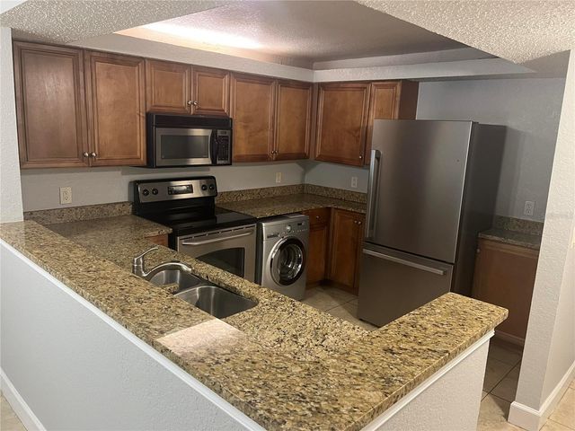 2755 COCONUT BAY LN LANE 113, Sarasota, FL 34237