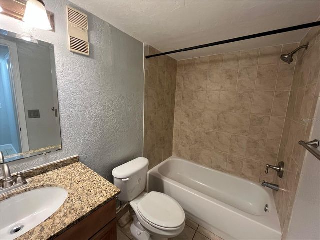 2755 COCONUT BAY LN LANE 113, Sarasota, FL 34237