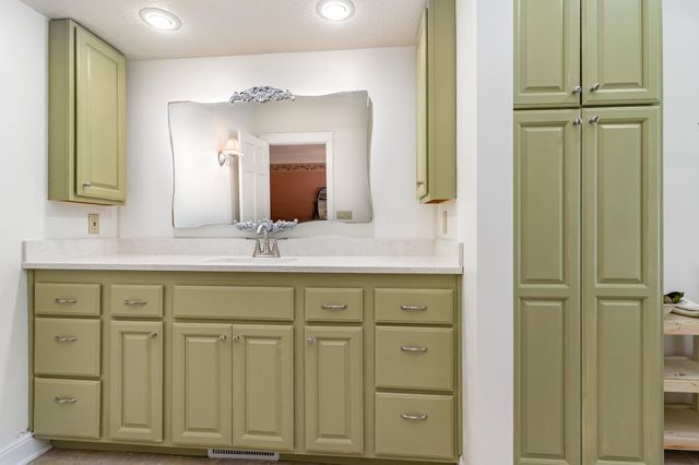 108 N 3rd Street, Shepherd, MI 48883