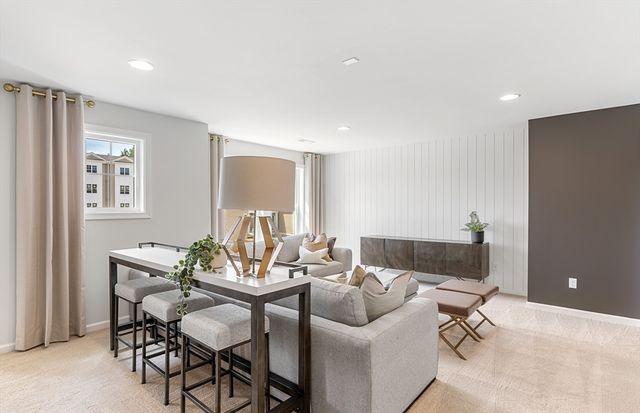 12 Weathervane Drive 21, Walpole, MA 02081