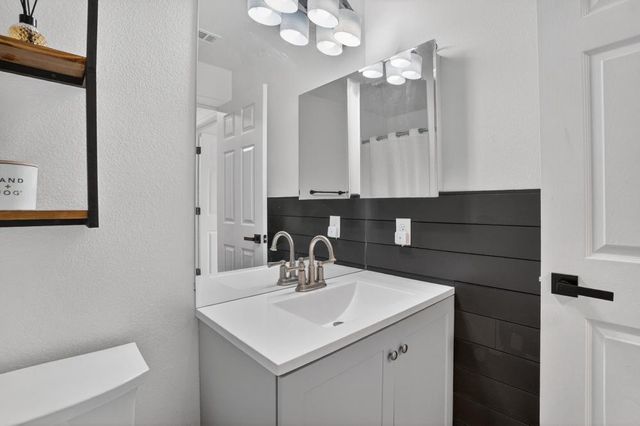 4440 Baldwin Ln, Valley Springs, CA 95252