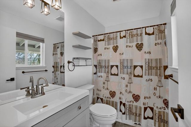 4440 Baldwin Ln, Valley Springs, CA 95252