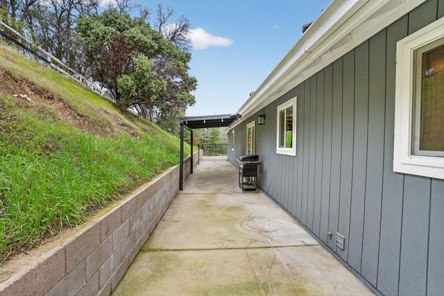 4440 Baldwin Ln, Valley Springs, CA 95252