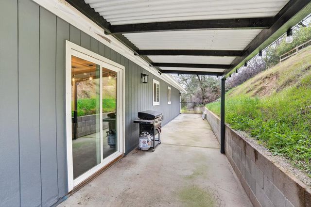 4440 Baldwin Ln, Valley Springs, CA 95252