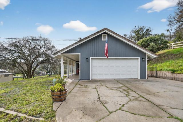 4440 Baldwin Ln, Valley Springs, CA 95252