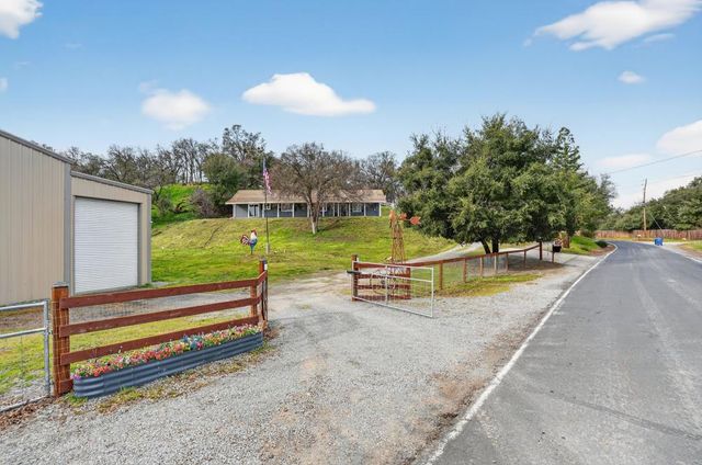 4440 Baldwin Ln, Valley Springs, CA 95252