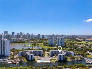3401 N Country Club Dr 105, Aventura, FL 33180