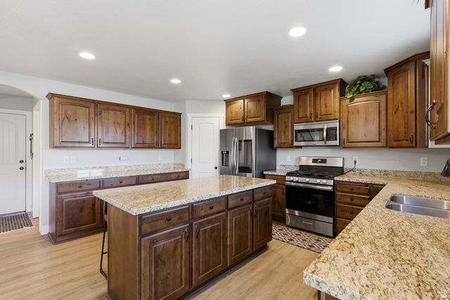 8561 S CANMORE DR, West Jordan, UT 84081