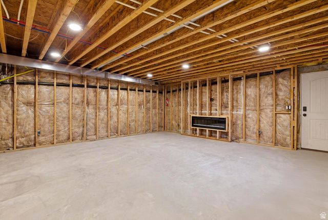 8561 S CANMORE DR, West Jordan, UT 84081