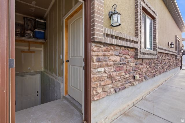 8561 S CANMORE DR, West Jordan, UT 84081