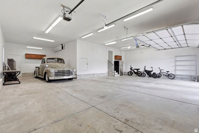 8561 S CANMORE DR, West Jordan, UT 84081