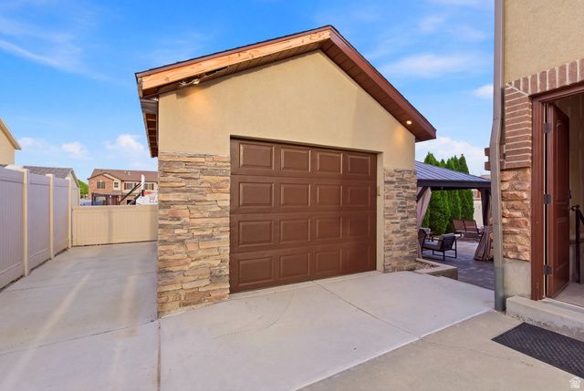 8561 S CANMORE DR, West Jordan, UT 84081