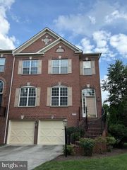 2431 CYPRESS GREEN LN, Herndon, VA 20171
