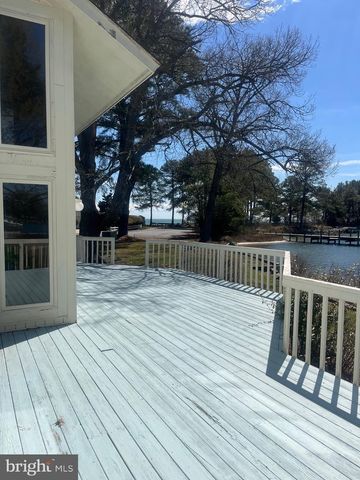 650 SKIPJACK DR, Heathsville, VA 22473