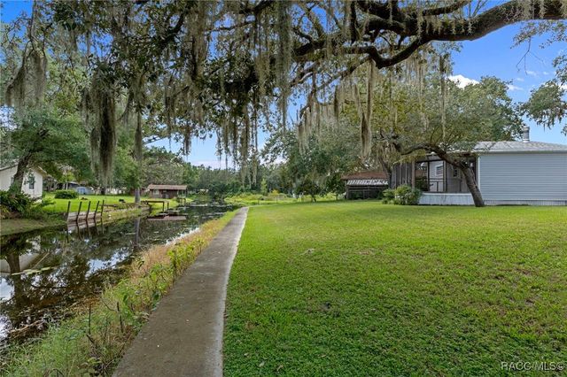 2011 N Twig Point, Inverness, FL 34453