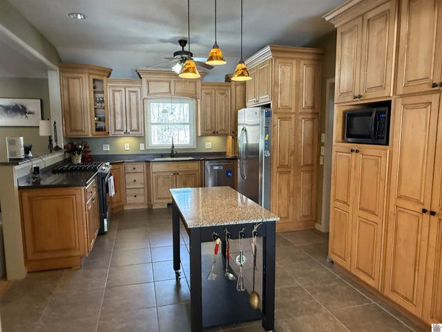 1696 Soldier Creek Rd, Benton, KY 42025