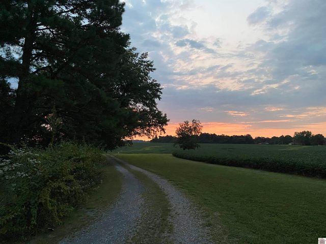 1696 Soldier Creek Rd, Benton, KY 42025