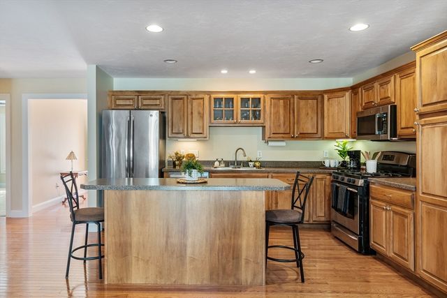 44 Angell Brook Dr 44, West Boylston, MA 01583