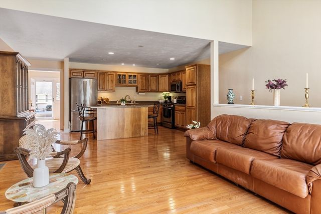 44 Angell Brook Dr 44, West Boylston, MA 01583