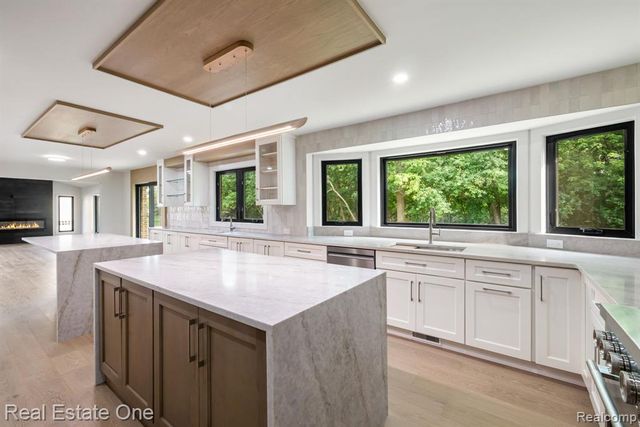 1683 Mark Hopkins Road, Bloomfield Hills, MI 48302