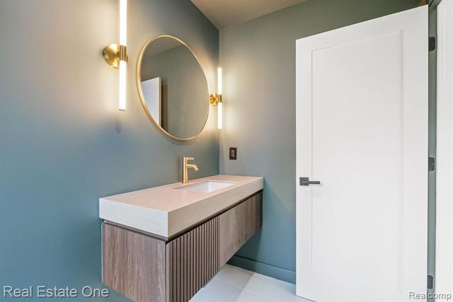 1683 Mark Hopkins Road, Bloomfield Hills, MI 48302