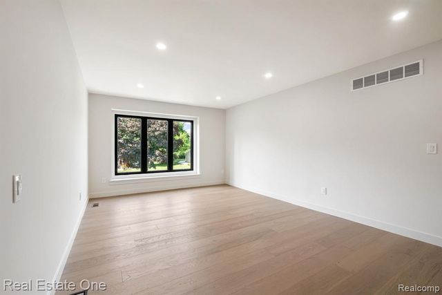 1683 Mark Hopkins Road, Bloomfield Hills, MI 48302