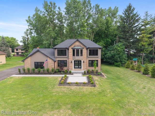 1683 Mark Hopkins Road, Bloomfield Hills, MI 48302