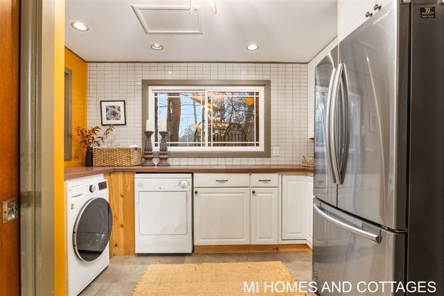 7128 116th Avenue, Fennville, MI 49408