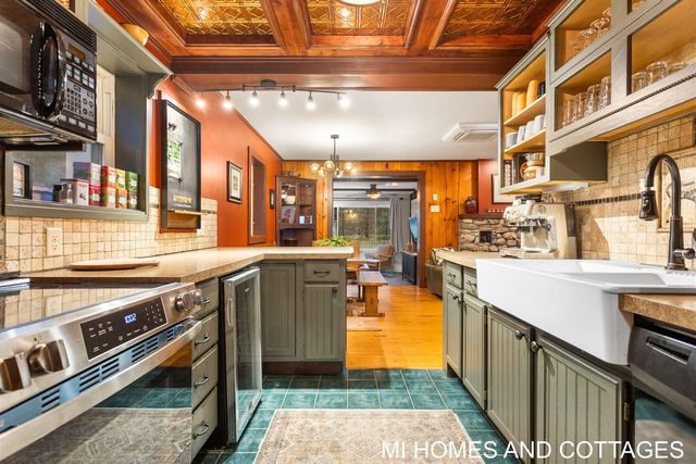 7128 116th Avenue, Fennville, MI 49408