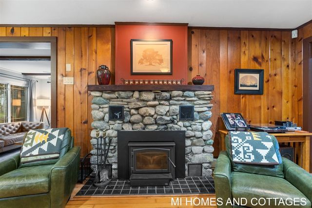 7128 116th Avenue, Fennville, MI 49408