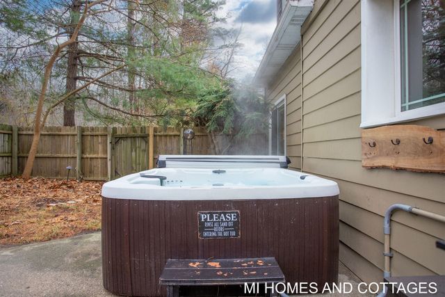 7128 116th Avenue, Fennville, MI 49408