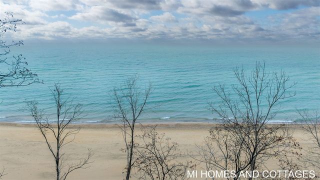 7128 116th Avenue, Fennville, MI 49408