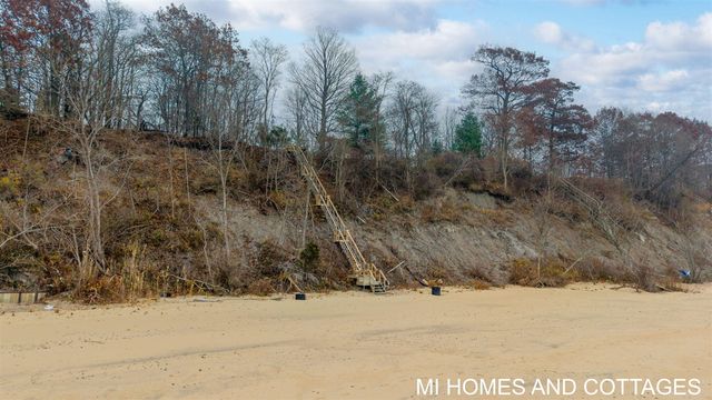 7128 116th Avenue, Fennville, MI 49408