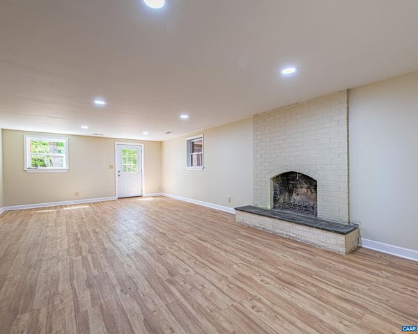 337 CARRSBROOK DR, Charlottesville, VA 22901