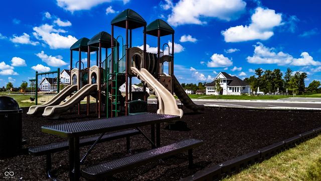 6132 Hampton Walk Boulevard, Mccordsville, IN 46055