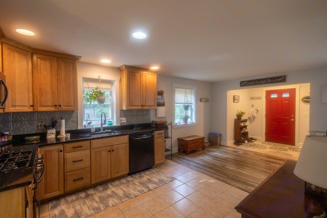 527 Tamworth Road, Tamworth, NH 03886