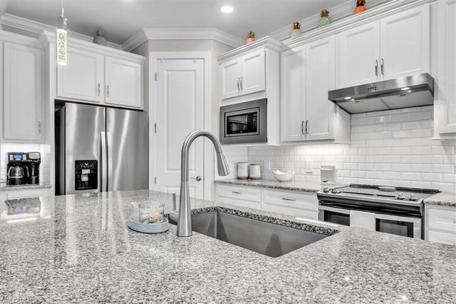 3135 Walnut Grove LN, Alva, FL 33920