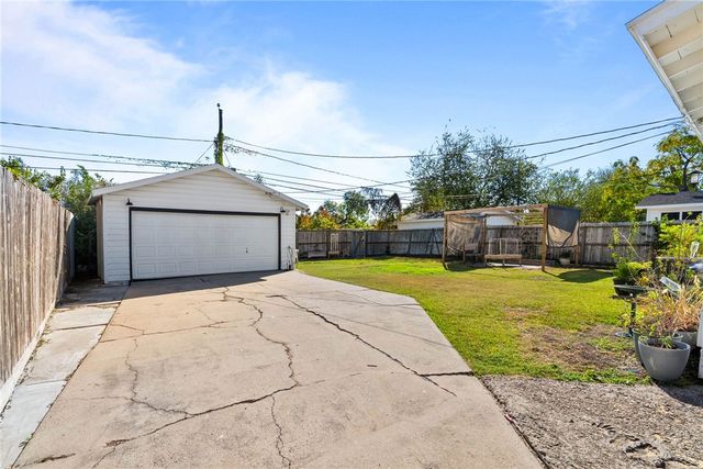 1214 Stratton Dr, Corpus Christi, TX 78412