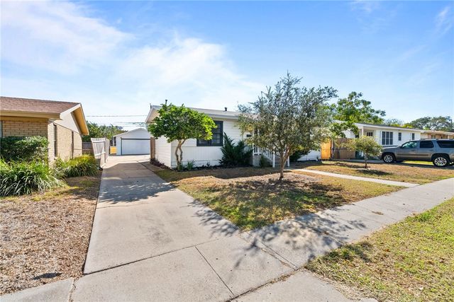 1214 Stratton Dr, Corpus Christi, TX 78412