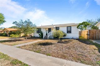 1214 Stratton Dr, Corpus Christi, TX 78412