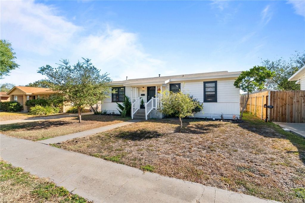 1214 Stratton Dr, Corpus Christi, TX 78412