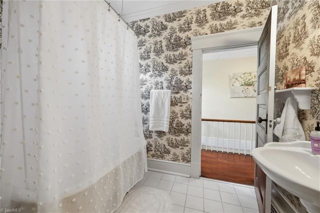8 Vance Street, Lexington, NC 27292